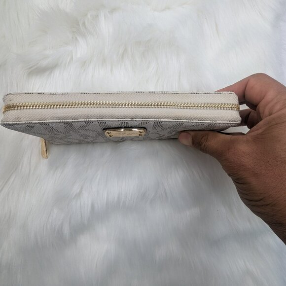 Michael Kors Jet Set Travel Continental Zip Around Wallet - Picture 3 of 14